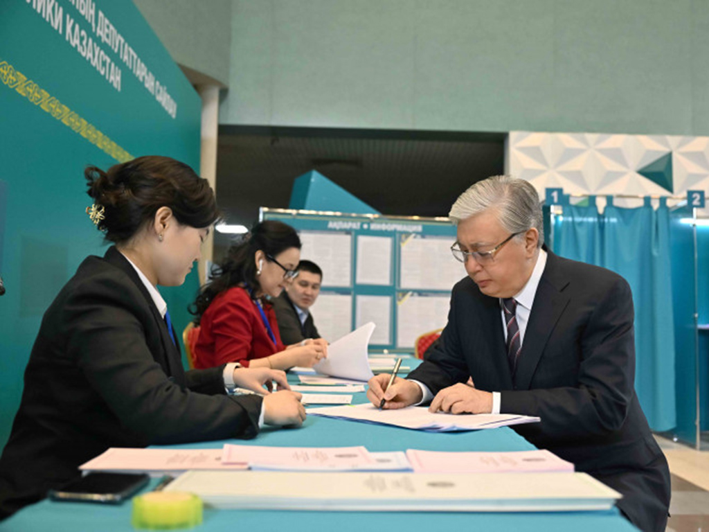 Глава государства проголосовал на выборах в Мажилис Парламента Республики Казахстан и местные маслихаты