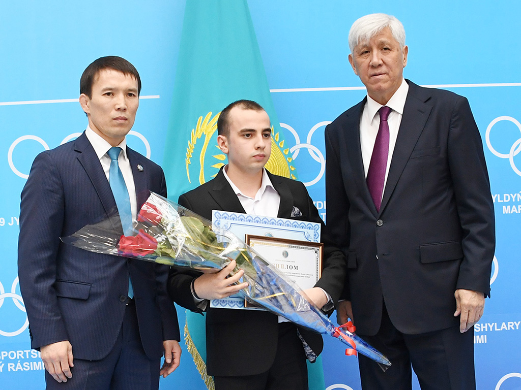 Чемпион пауэрлифтинга