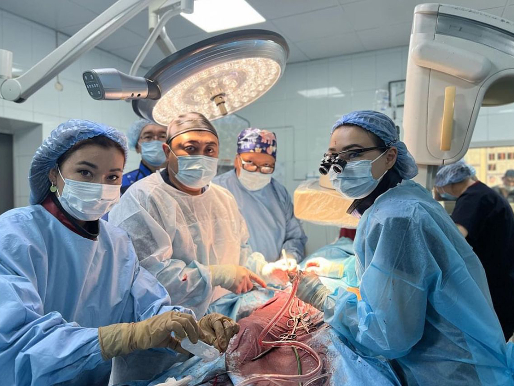Во время землетрясения врачи АМКБ не прекращали операции 