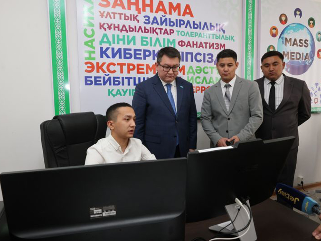 Малик Отарбаев посетил ряд организаций в Жетiсу