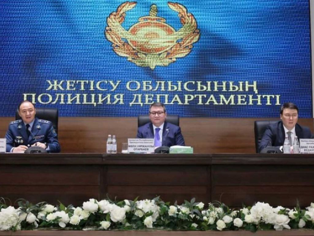 Советник Президента РК встретился с полицейскими Жетісу