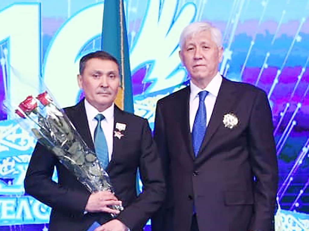 Кеудесін орден жарқыратты