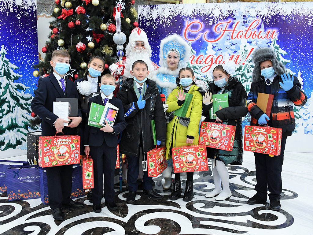 В Алматинской области вручили новогодние подарки от имени Президента страны