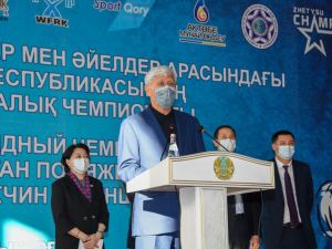 В Талдыкоргане стартовал чемпионат страны по тяжелой атлетике