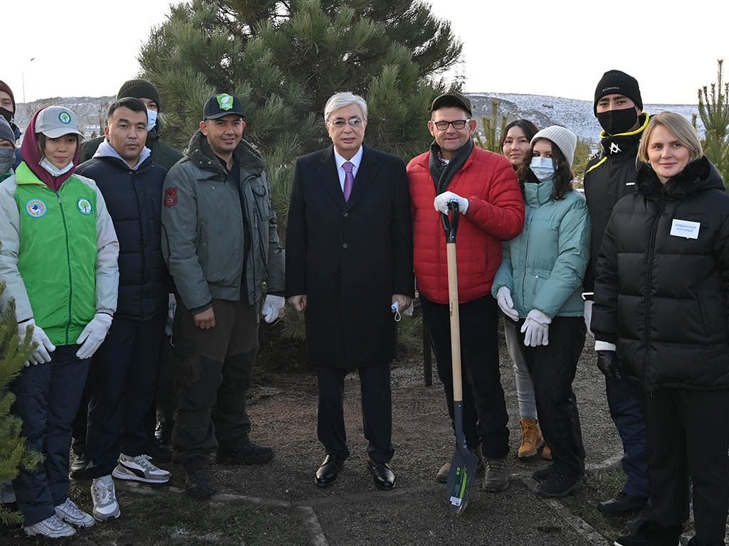 Глава государства посетил парк «Сосновый бор» в Алматы