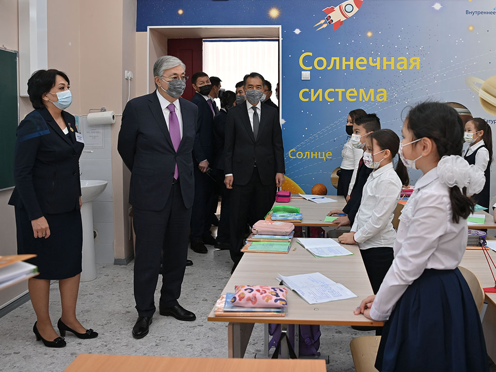 Касым-Жомарт Токаев посетил алматинскую школу-гимназию № 25