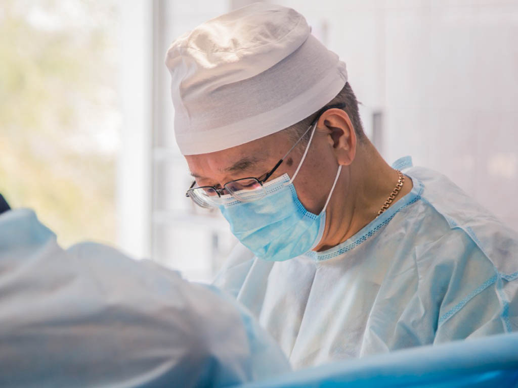 Карасайские хирурги удалили из желудка 13-ти летней пациентки инородное тело весом 1,5 кг
