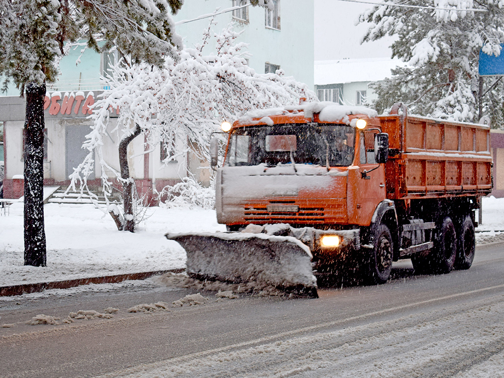 Уборка снега в городе