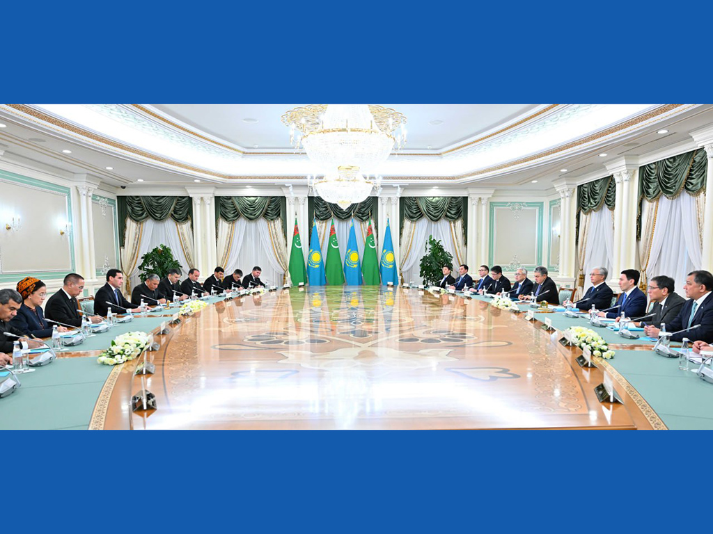 Глава государства и Президент Туркменистана провели переговоры в расширенном составе