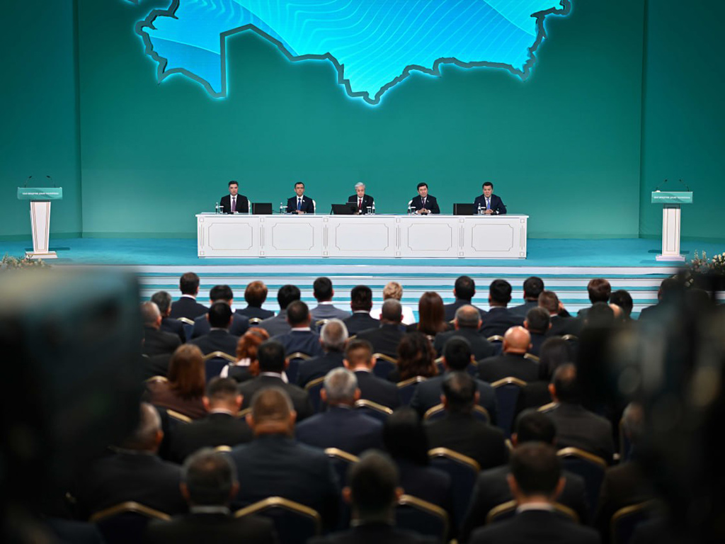 Глава государства поручил тщательно взвесить преимущества и недостатки системы выборности районных акимов