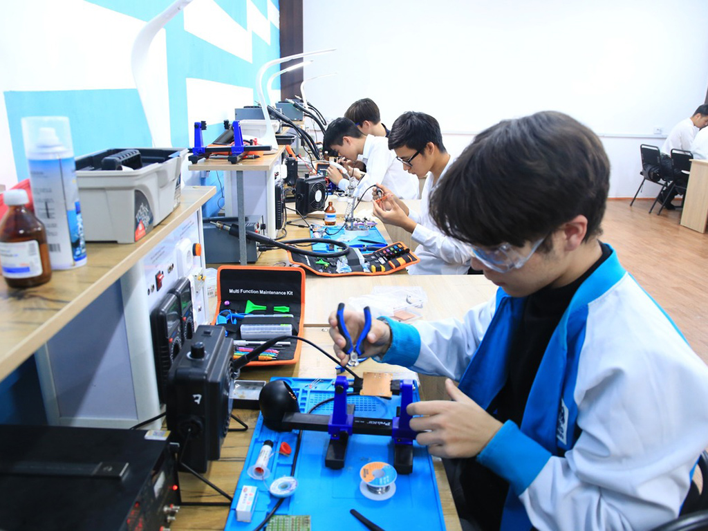 Лаборатория Fab-Lab открылась в одном из колледжей Талдыкоргана