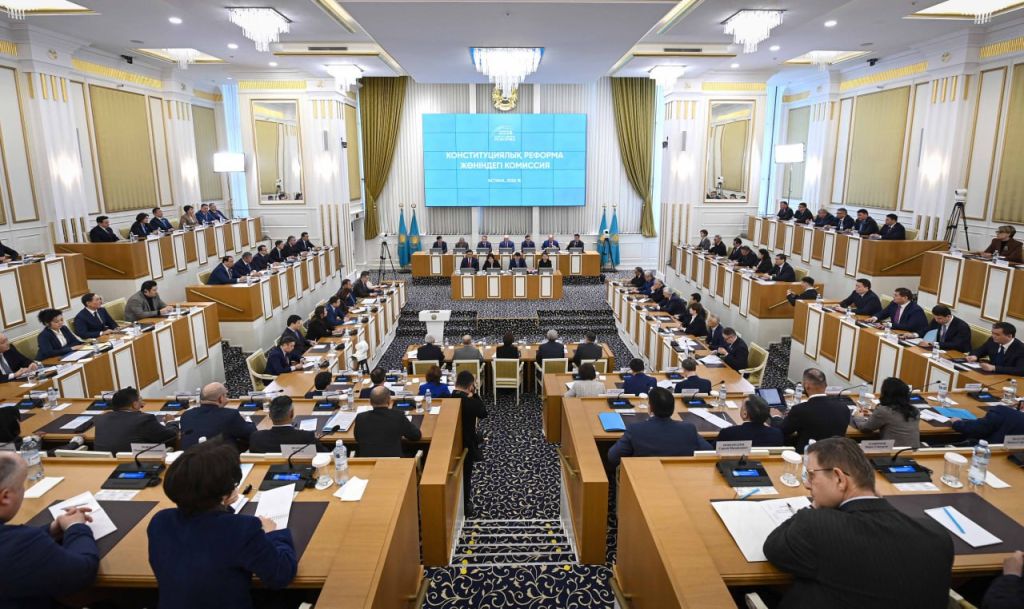 Айдарбек Ходжаназаров: конституционная реформа ориентирована на молодое поколение и создает условия для развития экономики