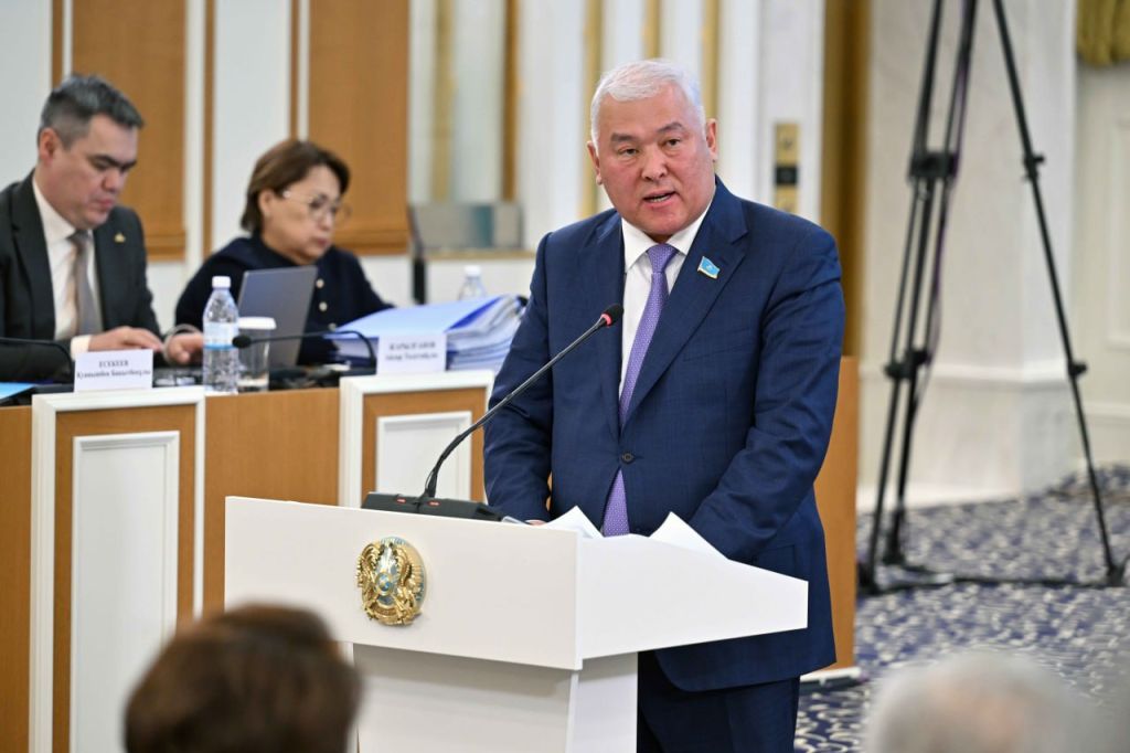 Абенов о новой Конституции: баланс суверенитета и международного права сохранен