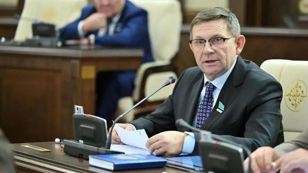 Новая Конституция укрепитобщественное согласие и единство в Казахстане – депутат Пономарев