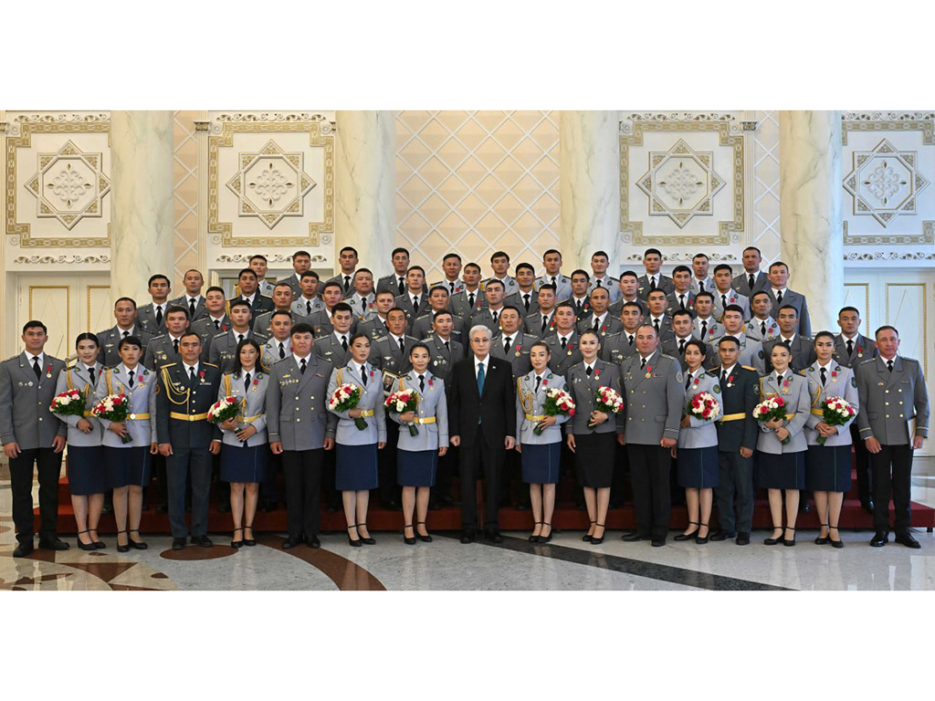 Глава государства вручил награды победителям международного турнира UAE SWAT Challenge-2026