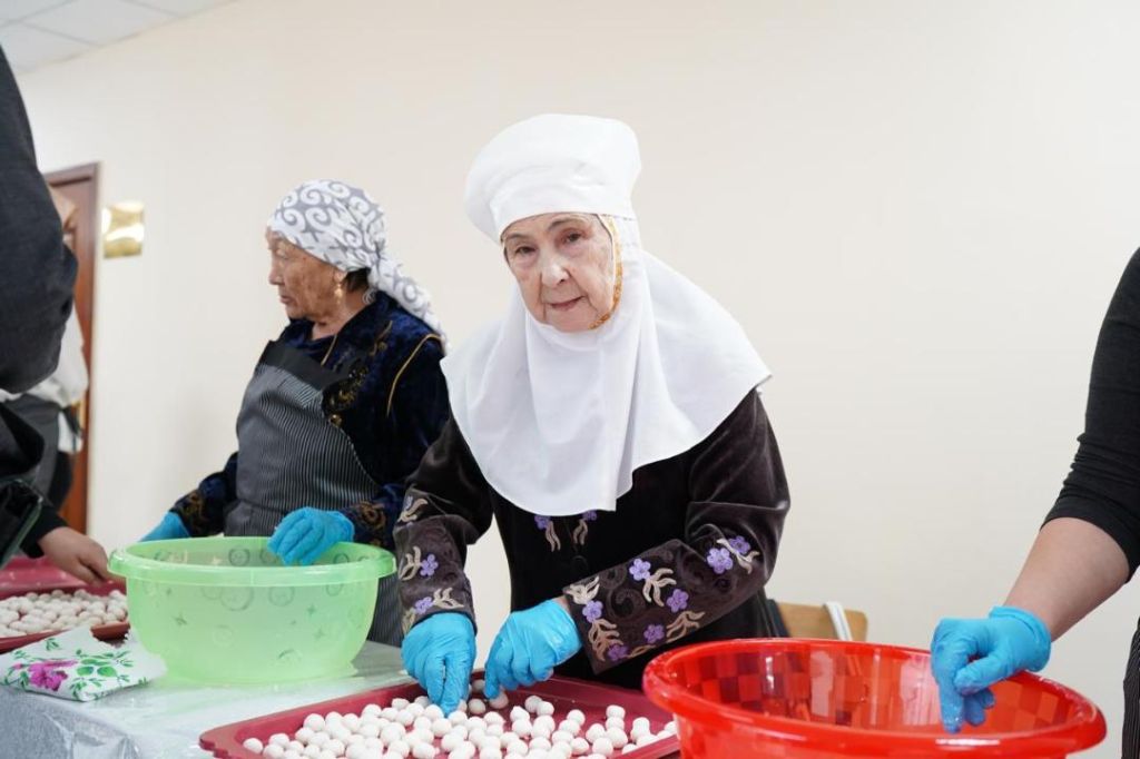 В Жетісу в День благодарности жители установили рекорд по массовому приготовлению курта