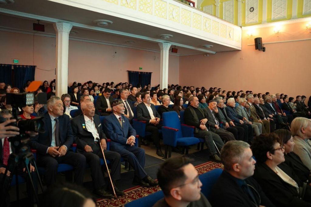 Жители области Ұлытау высказались в поддержку проекта новой Конституции на встрече с членами Общенациональной коалиции