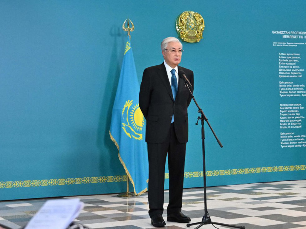 После голосования на референдуме по проекту новой Конституции Президент Касым-Жомарт Токаев провел брифинг для представителей СМИ
