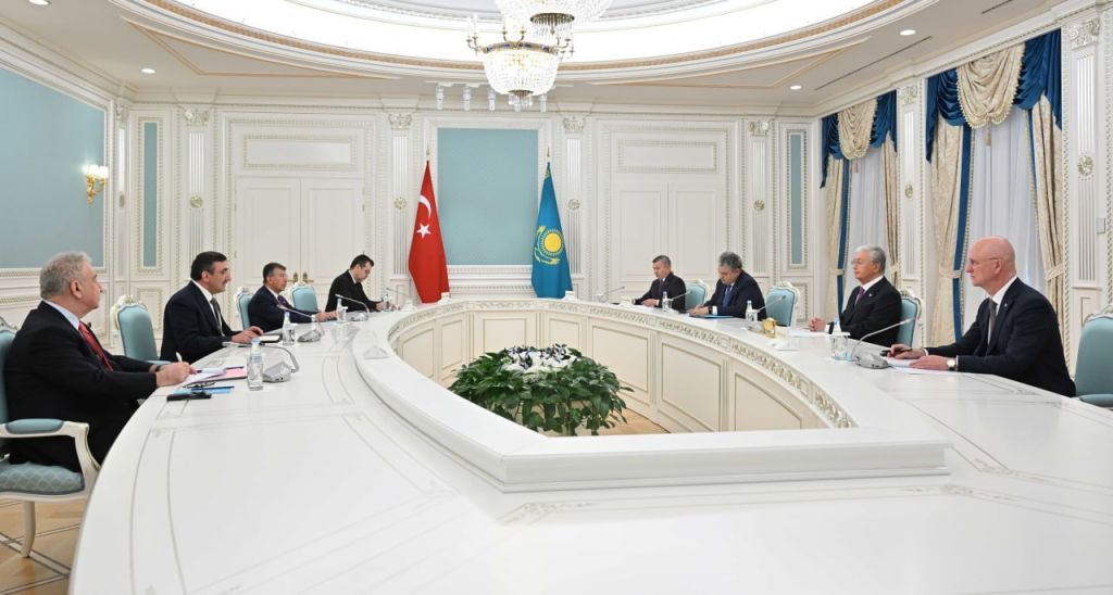 Глава государства принял Вице-президента Турции Джевдета Йылмаза