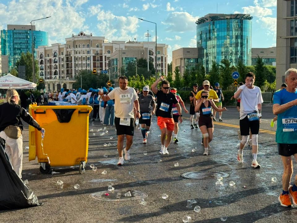 Участники Astana Half Marathon провели плоггинг в поддержку акции «Таза Қазақстан»