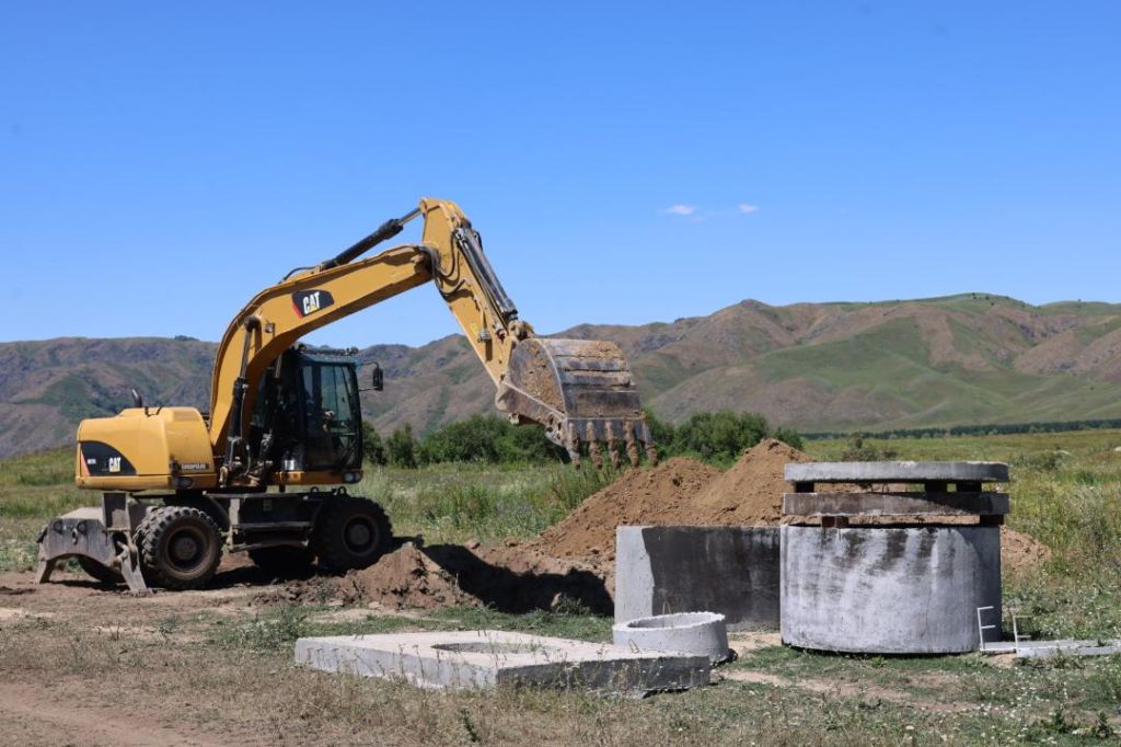 В области Жетісу воду проводят в те села, где центрального водоснабжения не было