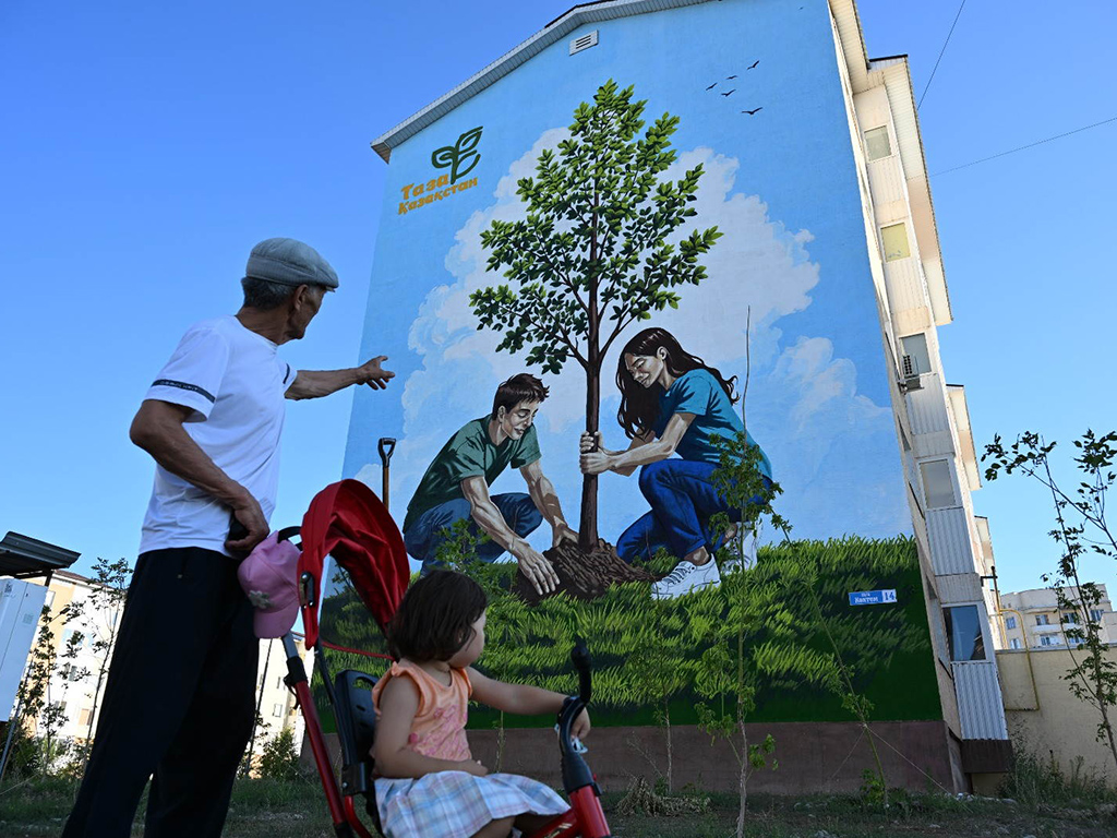 В Талдыкоргане появились новые муралы, посвященные концепциям «Таза Қазақстан» и «Закон и порядок»