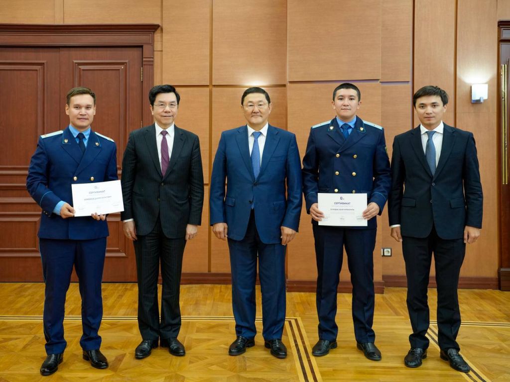 Казахстан переходит в лигу стран, где правоохранительная деятельность опирается на науку о данных и машинный интеллект: прокуроры стали ИИ-разработчиками и представили свои продукты мировому эксперту Кай-Фу Ли