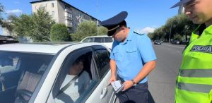 Полицейские и прокуроры напомнили водителям Талдыкоргана о ПДД