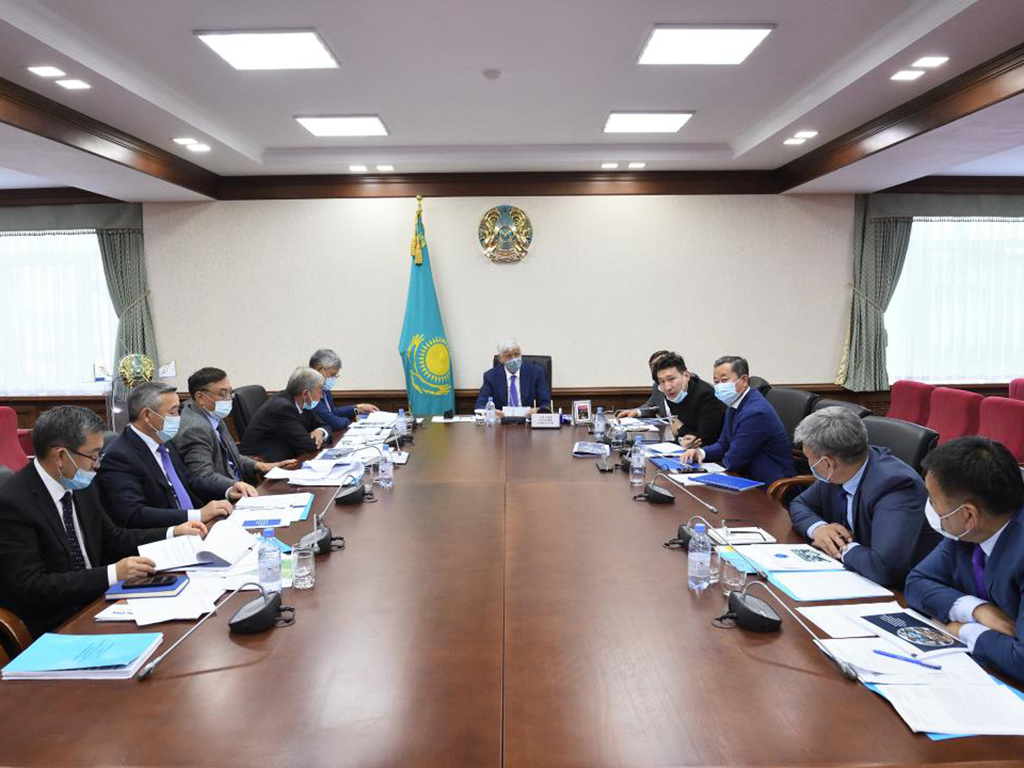 We discussed the issue of building satellite cities