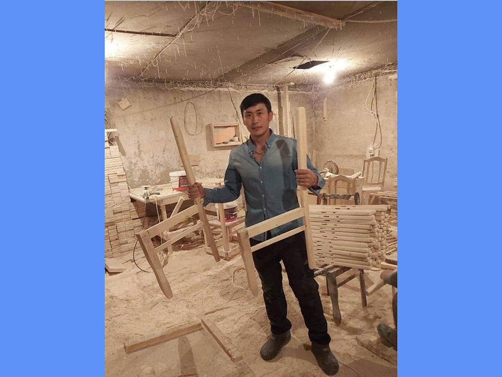 3 тысячи стульев ежемесячно изготавливает мебельный цех в Алматинской области