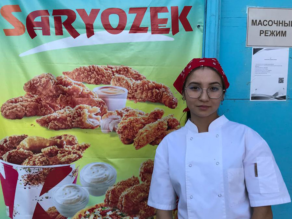 В Алматинской области студентка открыла в селе ресторан быстрого питания