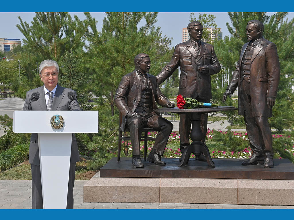 Глава государства принял участие в церемонии открытия памятника лидерам движения «Алаш»