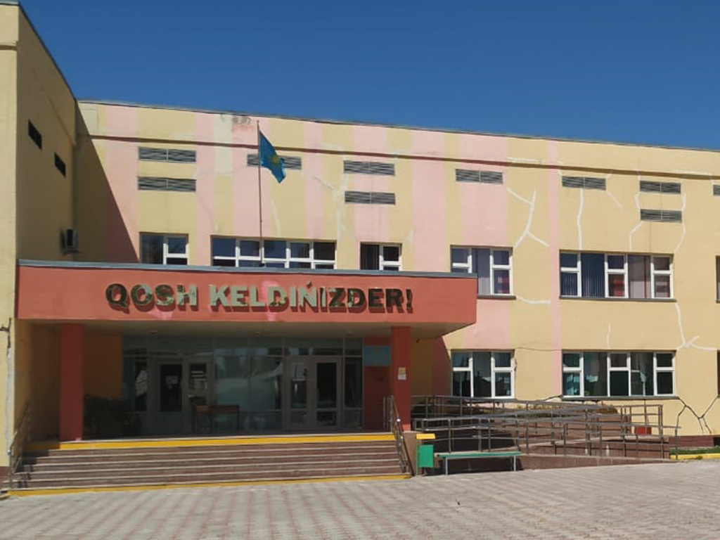 В Алматинской области ремонтируют школу с трещинами