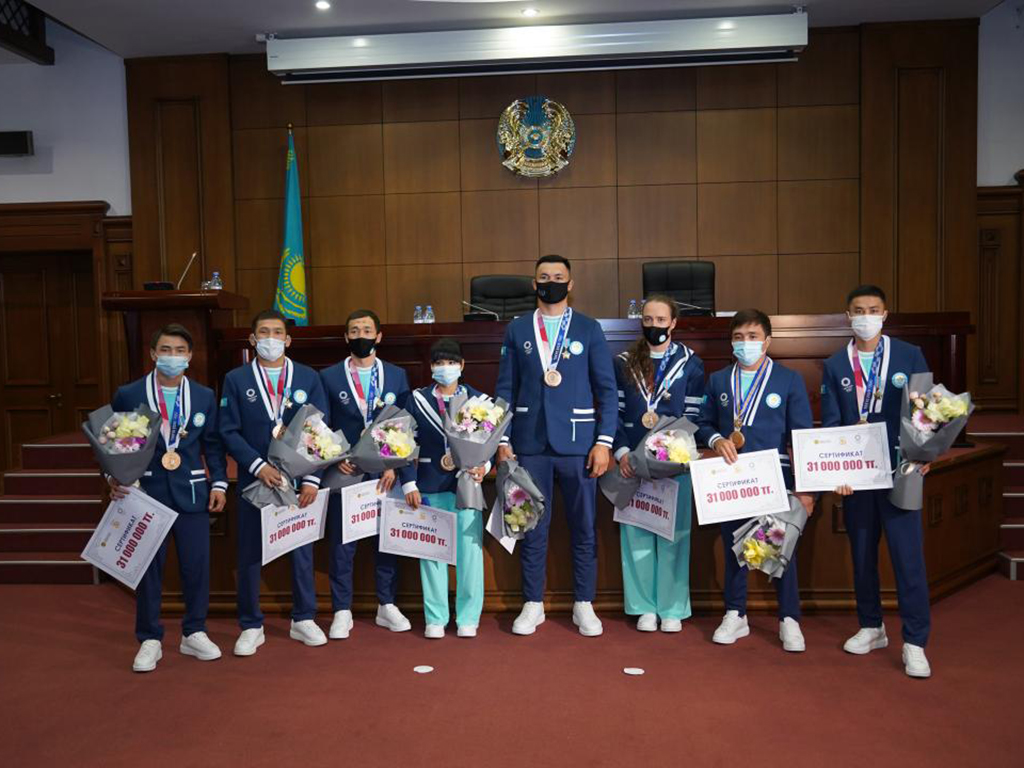 Крымбек Кушербаев принял участие в церемонии награждения государственными наградами призеров Олимпиады