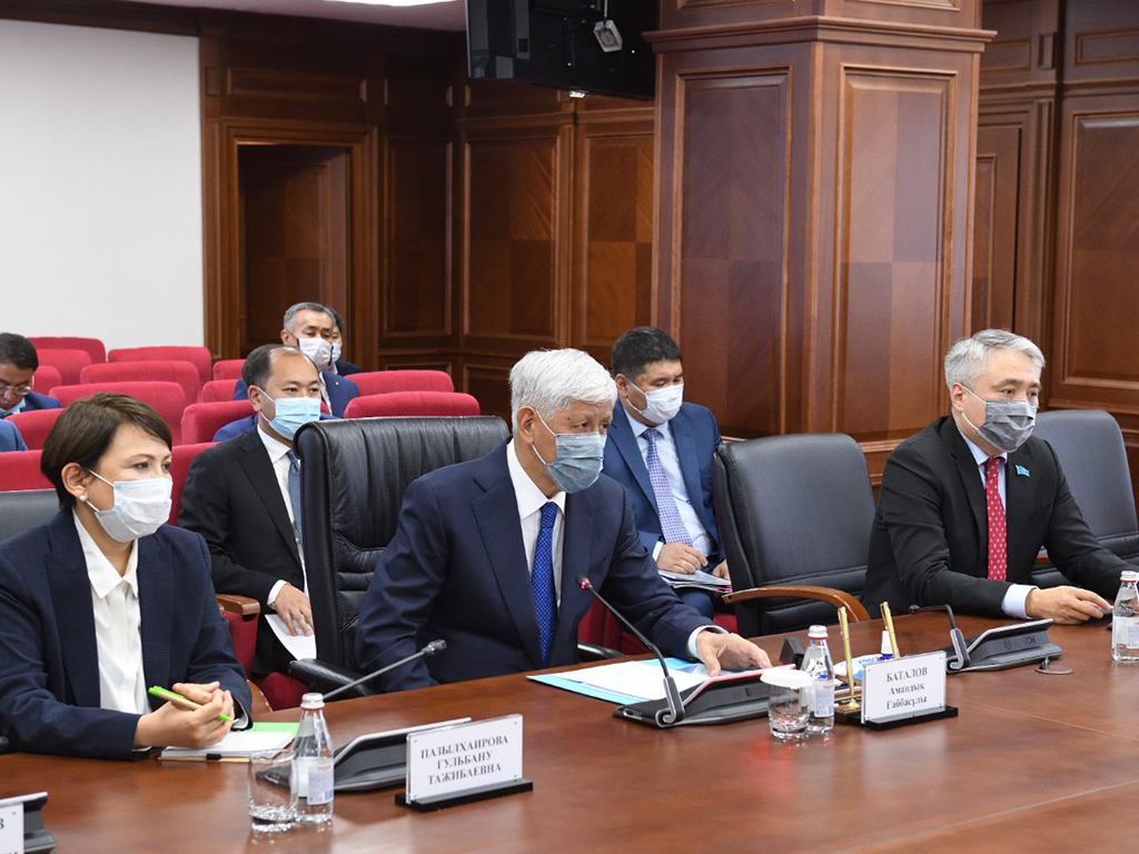 The implementation of major projects in the field of agriculture was discussed in Almaty region