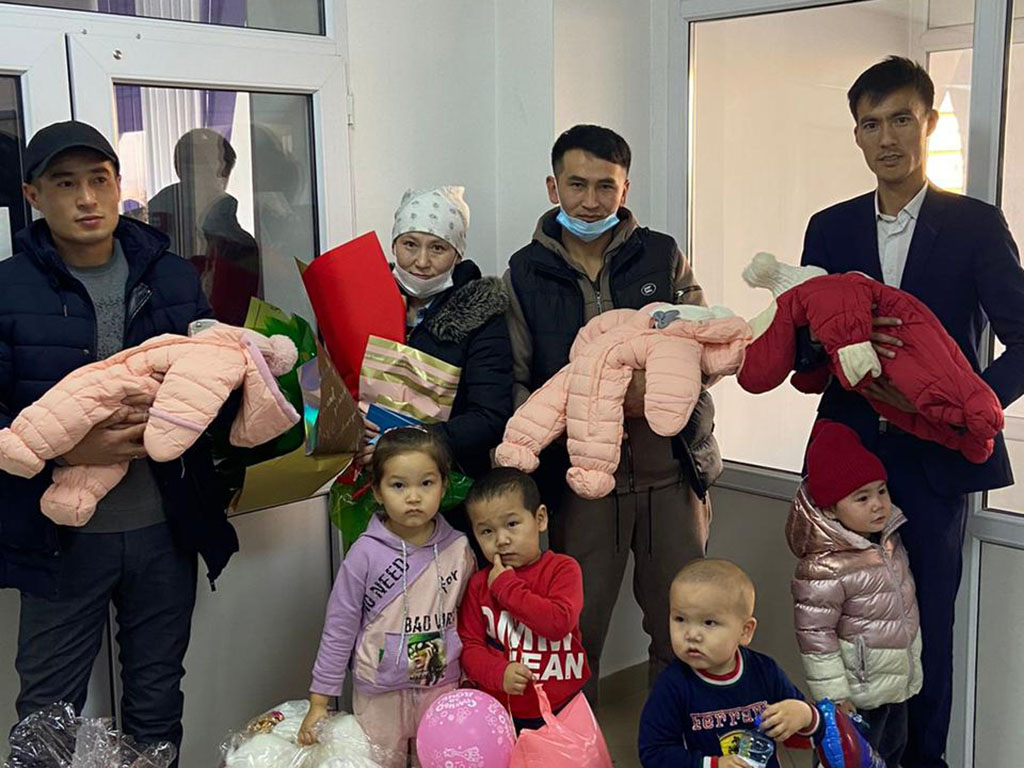 Тройняшек, родившихся в Алматинской области, выписали домой