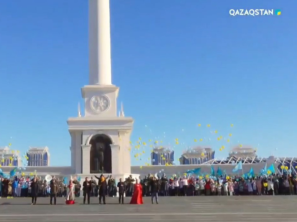 3 тысячи казахстанцев исполнили Гимн страны