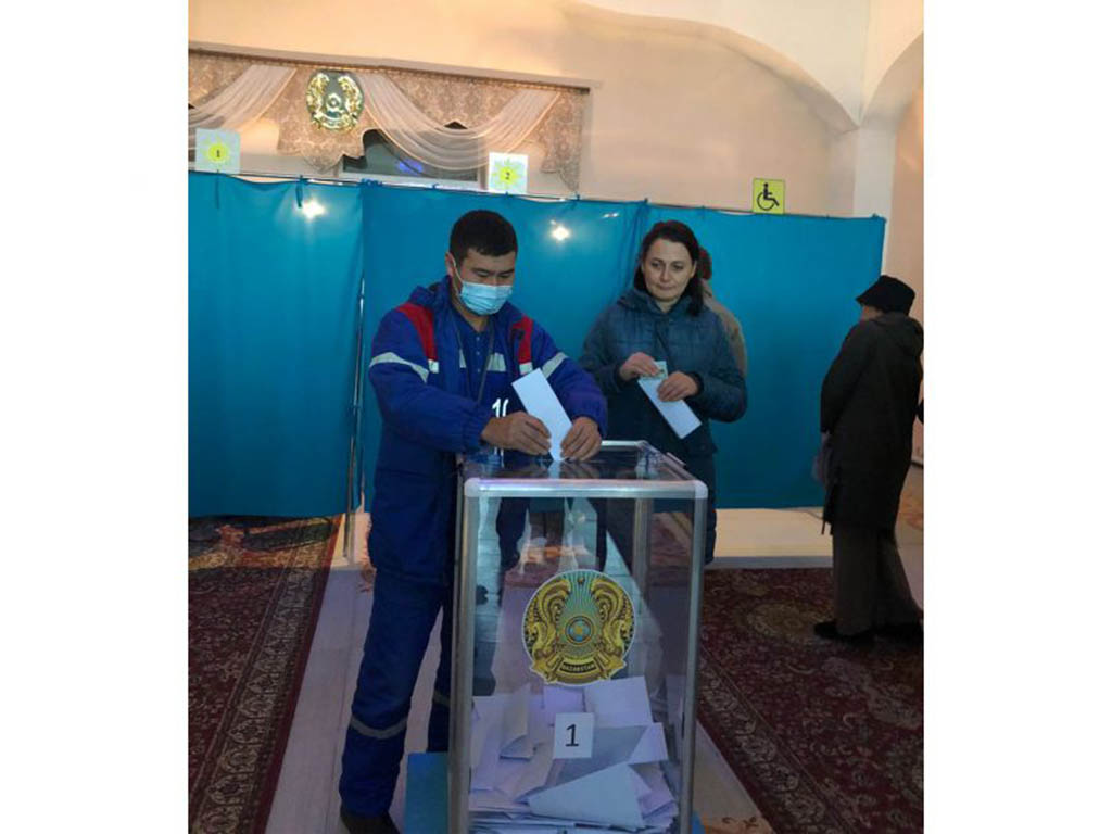 Как голосуют в селе Жансугуров
